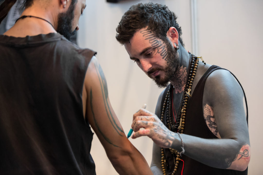 convention katmandou, elephant tattoo, black tattoo, ink ,miraj, ktm tattoo, katmandou, max well, tattooist,, tattooer