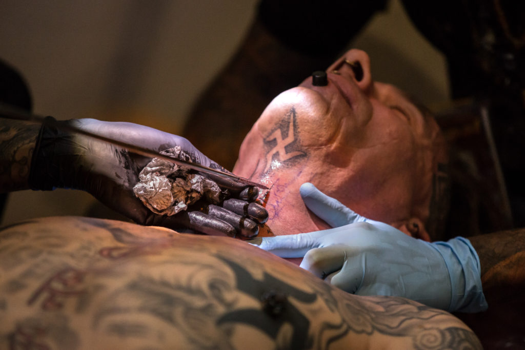 Nepal Ink, Katmandou, tattooing, earthquake, nepal meurtri, séisme, tattooer, tattooist, hand tap tattoo, traditional tattoo, ink, needle, throat tattoo, convention, convention katmandou, thailand, sak yant, pmod, laure Siegel, tom vater