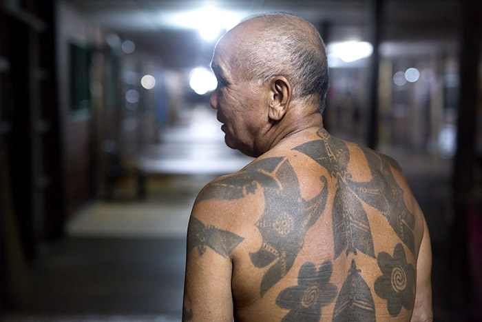 borneo, older man, tatouage, traditionnel, iban, sarawak, dayak, pmod, tatouage , bras, black ink, black tattooing