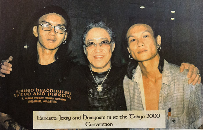 ernesto kalum, borneo head hunters, ernesto kalum, tatoueur, tatouage, tattooing, tats, tattoos, pmod, iban tatouage, iban tattoos,, borneo, sarawak, dayak, sea dayak, horiyoshi III apprentice, tattooing, black and white photography, tokyo, tokyo 2000, felix leu