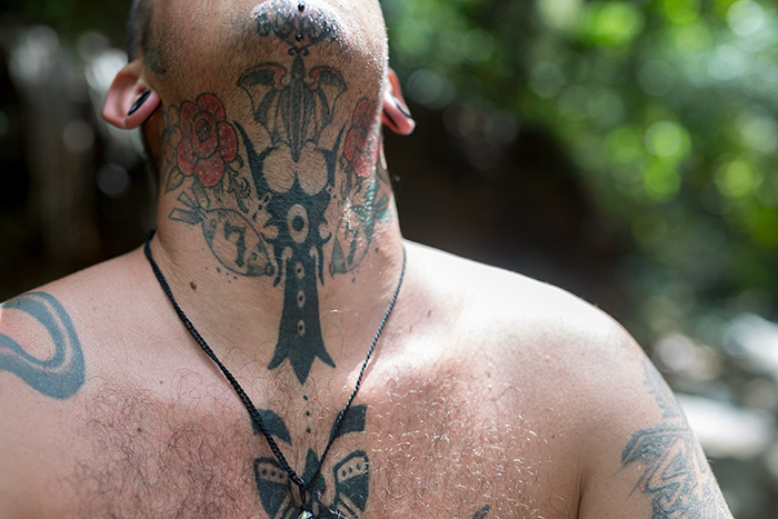 borneo, older man, tatouage, traditionnel, iban, sarawak, dayak, pmod, tatouage , bras, black ink, black tattooing