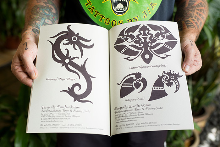 ernesto kalum, borneo head hunters, tatoueur, tatouage, tattooing, tats, tattoos, iban tatouage, iban tattoos, borneo, sarawak, dayak, iban tattoo book, tatouage iban signification, livre tatouage iban