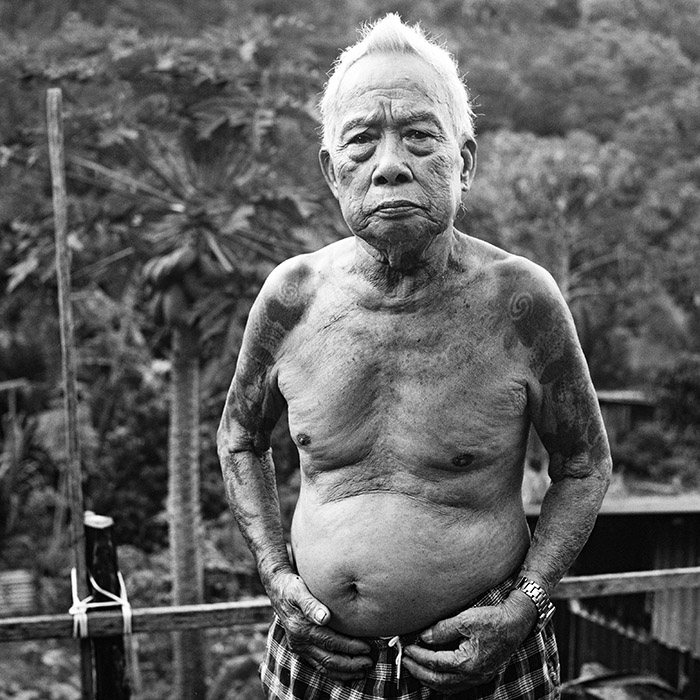 borneo, older man, bungalow tearing, tatouage, traditionnel, iban, sarawak, dayak