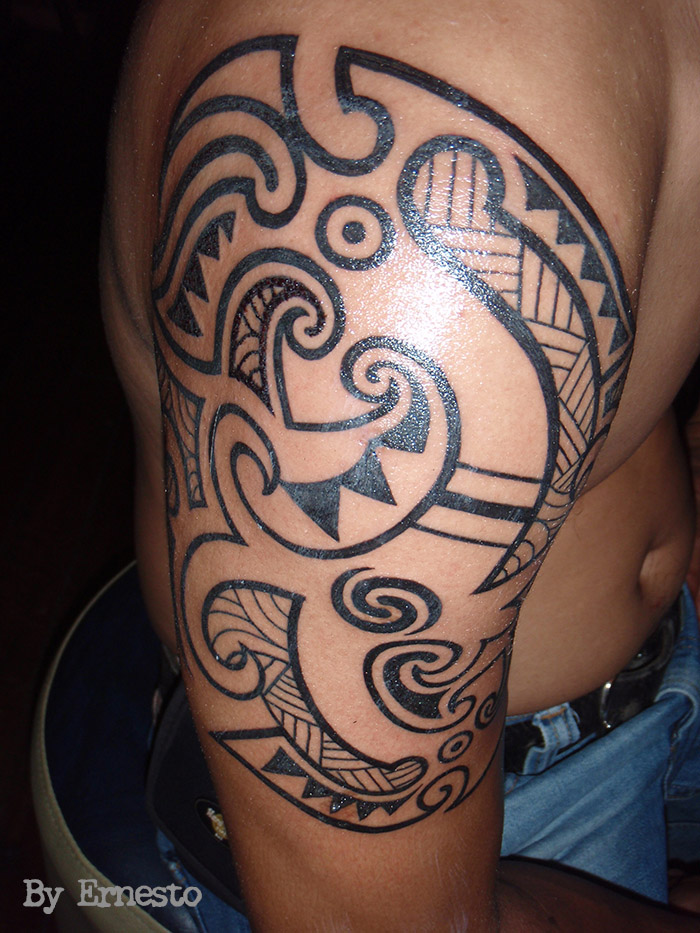 ernesto kalum, borneo head hunters, ernesto kalum, tatoueur, tatouage, tattooing, tats, tattoos, pmod, iban tatouage, iban tattoos,, borneo, sarawak, dayak, sea dayak, robinson unau, apprentice, tattooing, bold lines, black ink, black tattooing