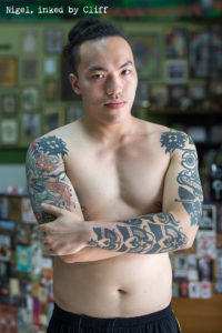 hand tapping, tattoo, tattooer, cliff tattooer, tattooed, borneo