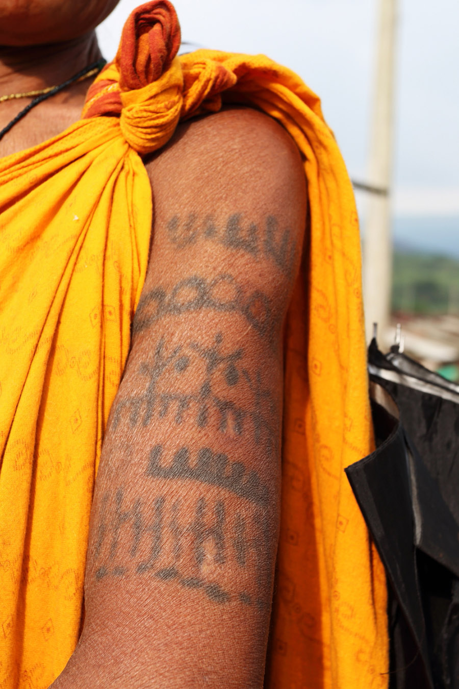Inde, tatouage, tradition du tatouage, femme, tattoo, indian ink, encre, lignes, femme indienne, portrait, tatouage, tatouage bras