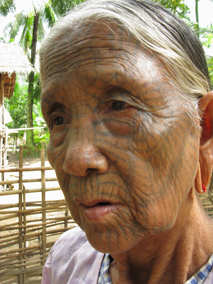 visage de femmes, femmes tatoués, tatouage birmans