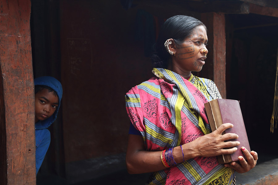 vaches, inde, tatouage, tradition du tatouage, femmes Kondh, femme, tattoo, indian ink, encre, lignes, femme indienne, portrait, tatouage, femme indienne