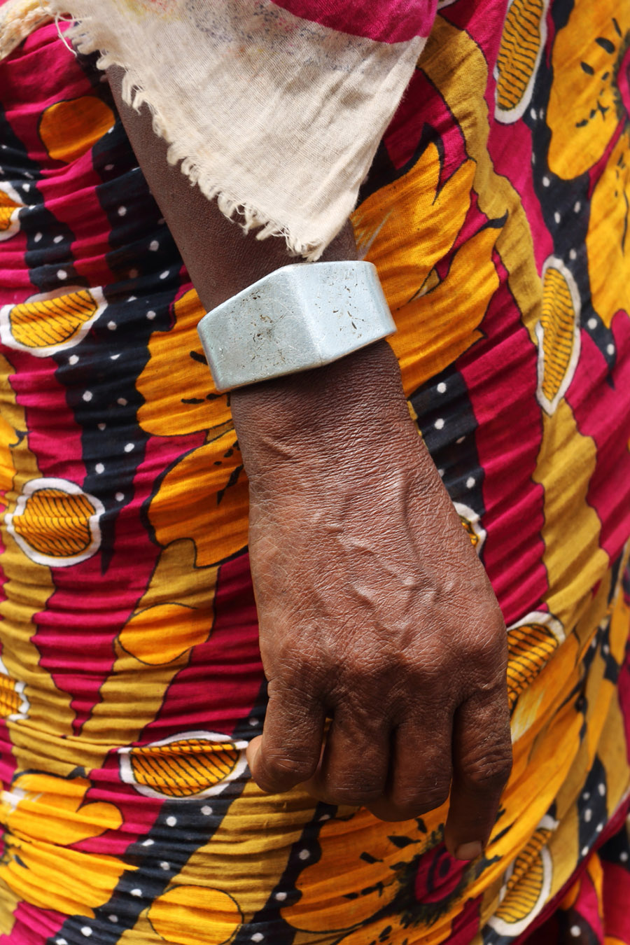 vaches, inde, tatouage, tradition du tatouage, femmes Kondh, femme, tattoo, indian ink, encre, lignes, femme indienne, portrait, tatouage, groupe de femmes